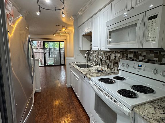 5th image of 1906 Windmill Cir