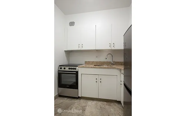 Sold by Douglas Elliman | media 7