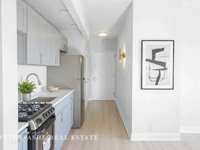 2205 3rd Ave #8D — Photo 3