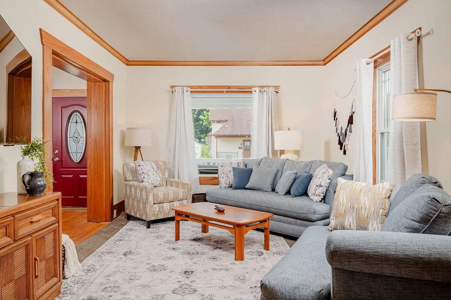 3 bed, 1.0 bath, 1496 sqft, $3,006 — Photo 1