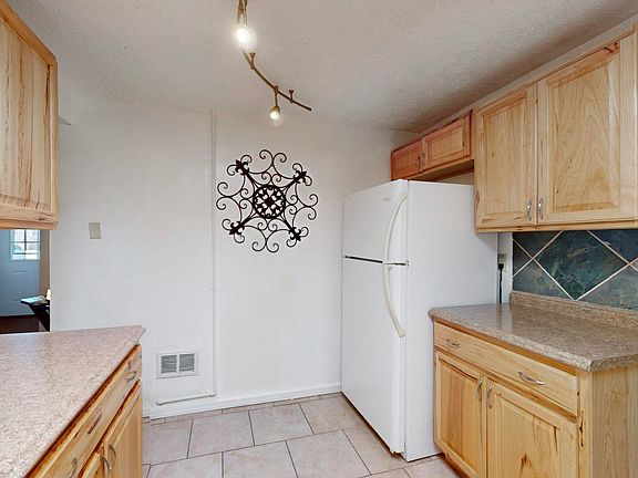 3rd image of 3421 Cuervo Dr NE