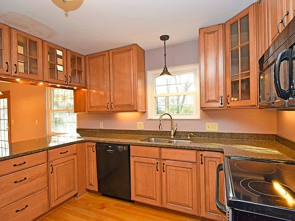 4th image of 9269 Bodford Dr