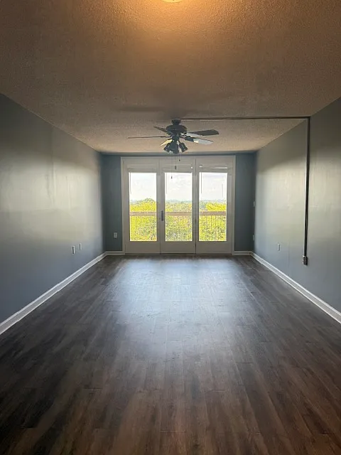 401 Regal Tower - 1 — Photo 4