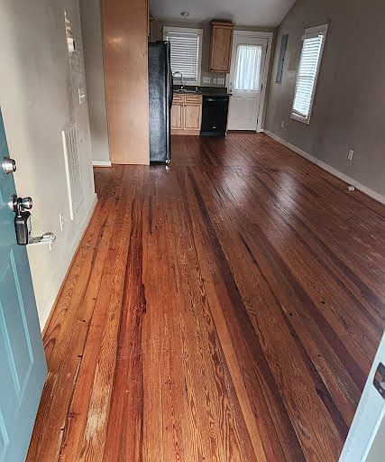 2nd image of 107 S Laurel St