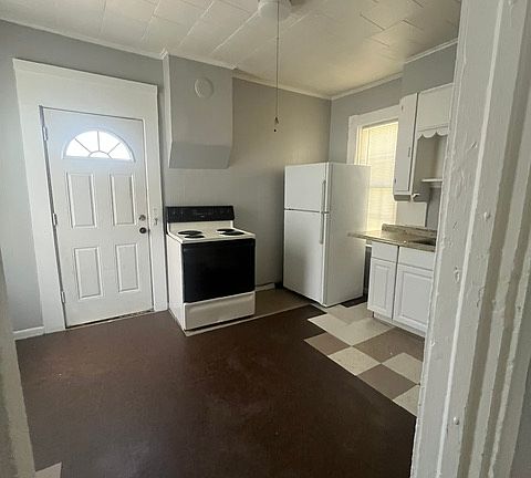 4th image of 18 Phelps Ave APT 3