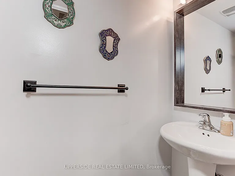 67 Birdstone Cres — Photo 8