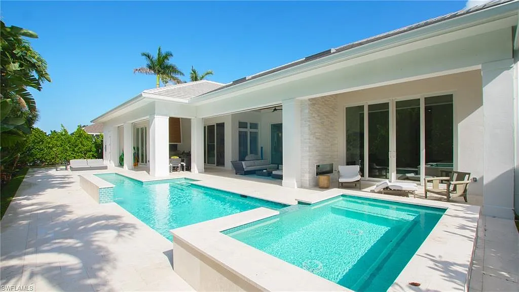 4 bed, 4.5 bath, 4000 sqft, $50,000 — Photo 2