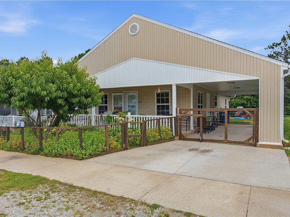 1st image of 409 E Linda Ln