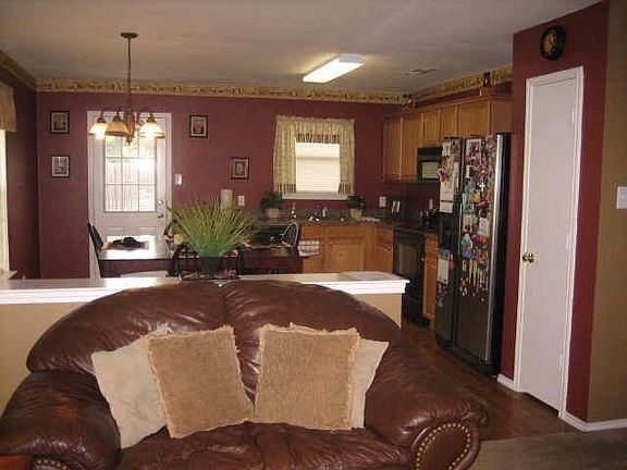 3rd image of 121 Southwestern Dr
