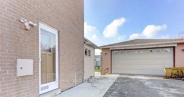 6 Monaco Ct — Photo 26