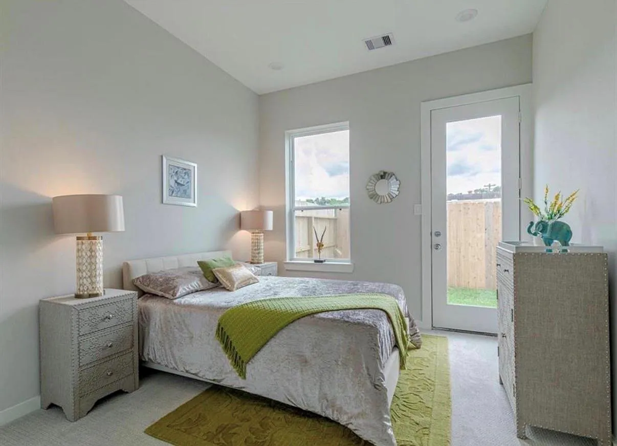 3 bed, 2.5 bath, 1600 sqft, $2,200 — Photo 4