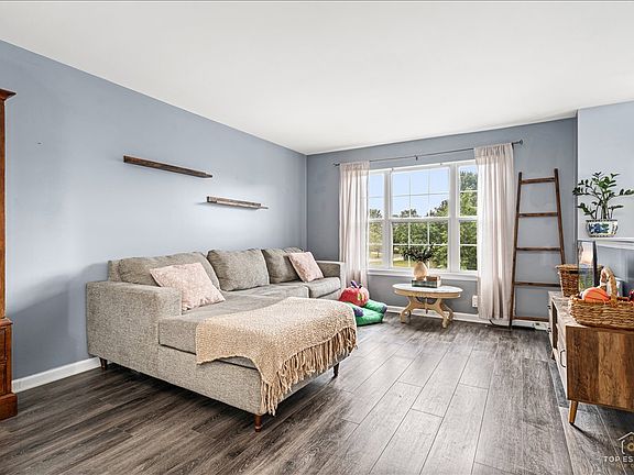 5th image of 1243 Derry Ln
