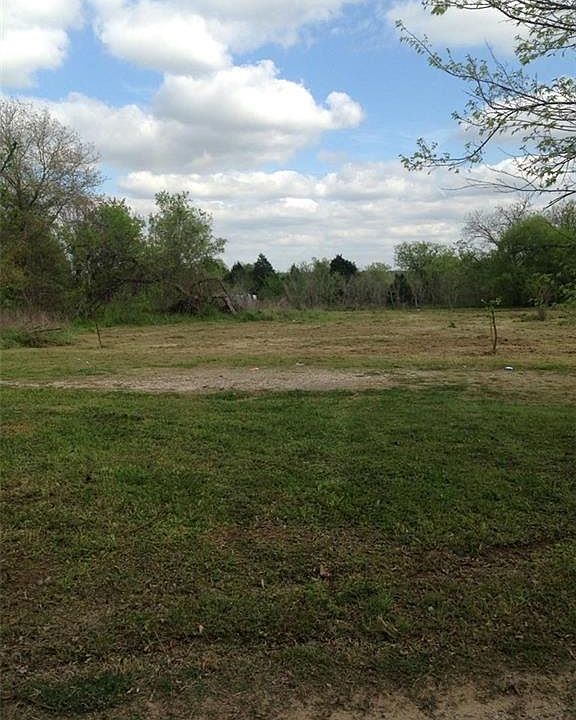 2nd image of 165 Ella Ln