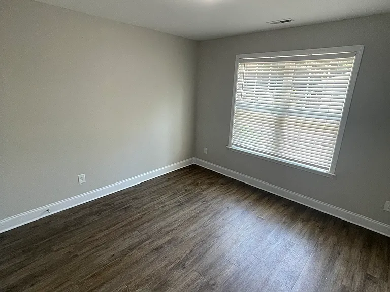 347 E Pine Ave — Photo 8