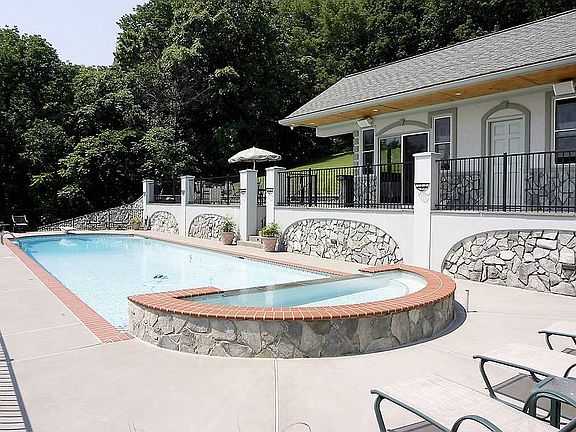 4th image of 17105 Brookdale Ln