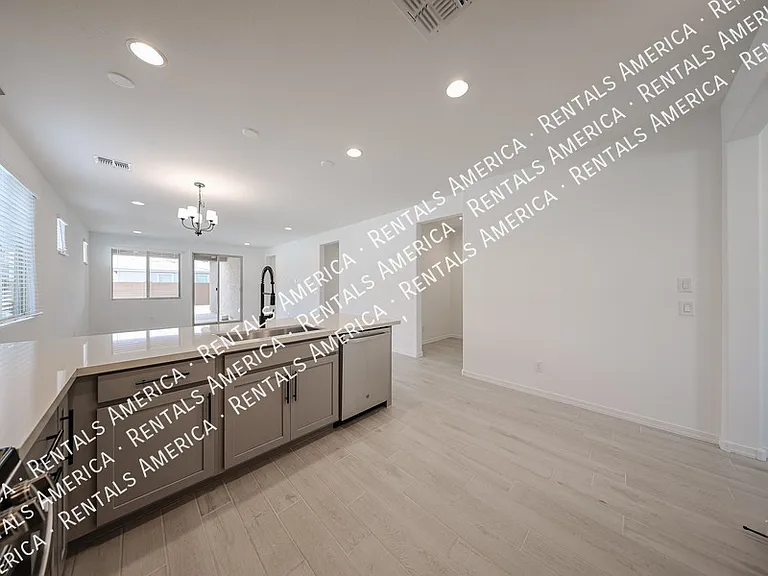 8725 W Windsor Blvd — Photo 12
