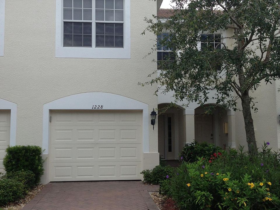 1st image of 1228 Oxford Ln