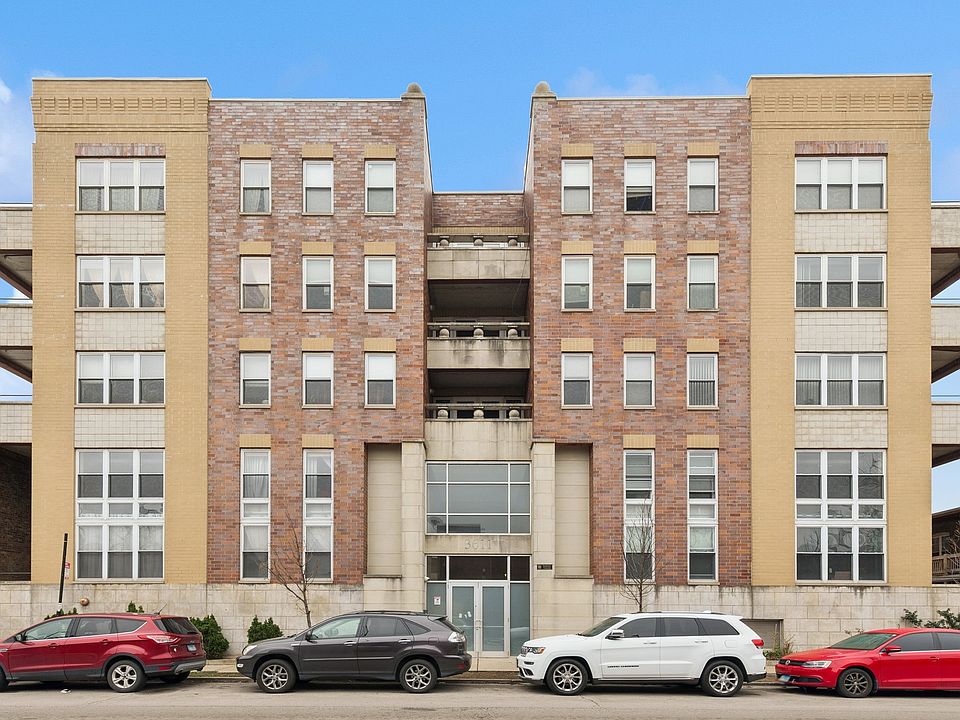 1st image of 3611 W Montrose Ave #406