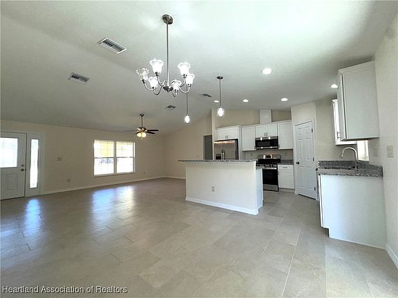 3rd image of 2816 King Dr