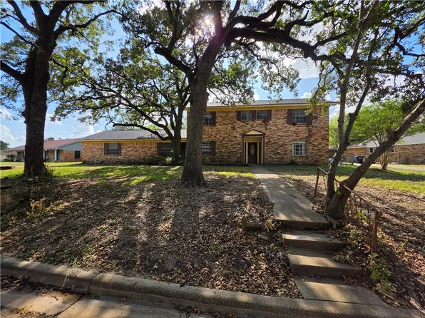 3710 Stillmeadow Dr, Bryan, TX 77802