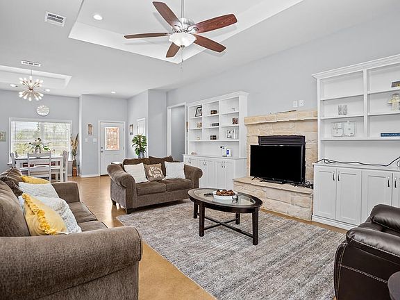4th image of 1415 Tanglewood Cir