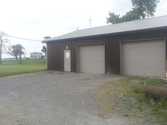 4-5 car detached garage