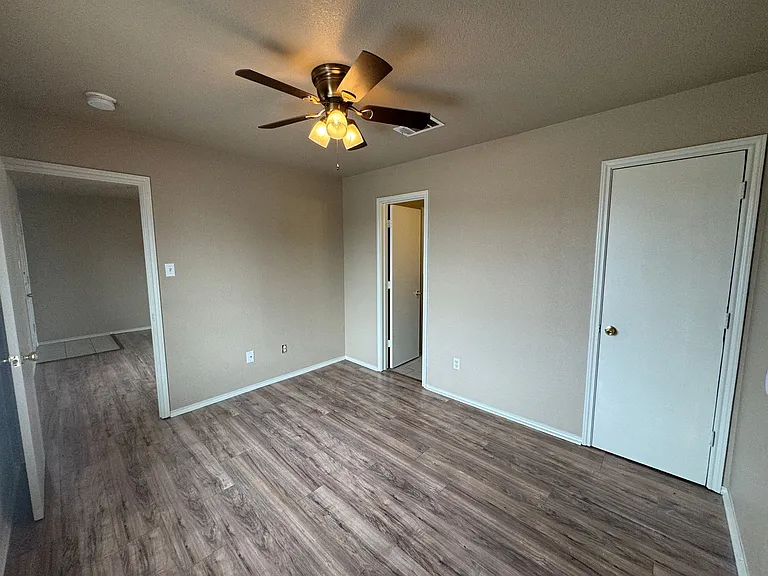 5702 Greengate Dr — Photo 58