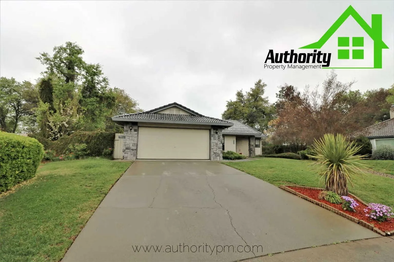 3610 Sunwood Dr photo 1
