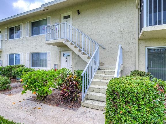 5th image of 272 Palm Dr APT 6