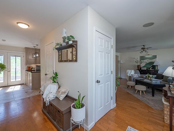 4th image of 39 Perkins Ct