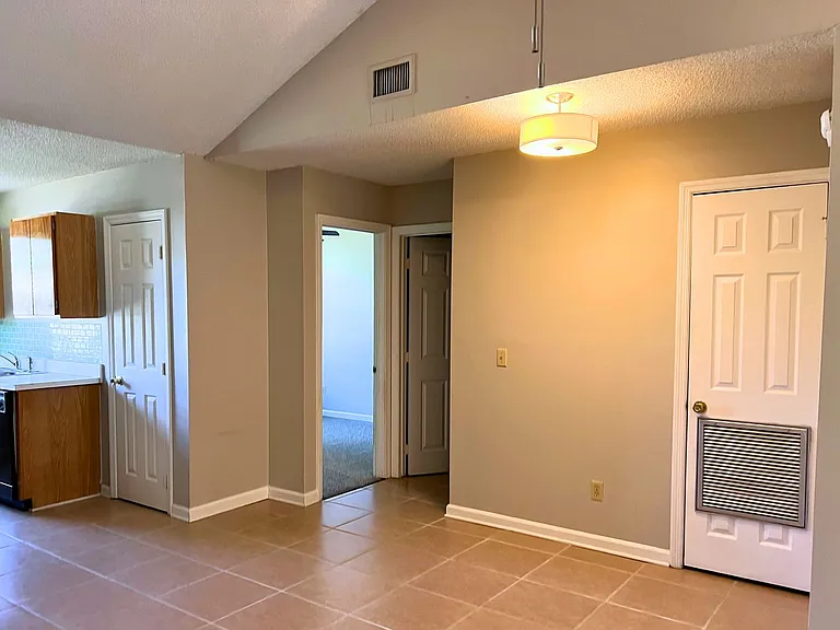 410 Admirals Walk Dr — Photo 3