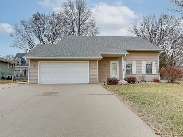 1306 University St, Pella, IA 50219