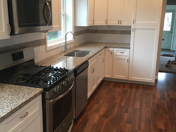 3rd image of 426 Stanford Ave