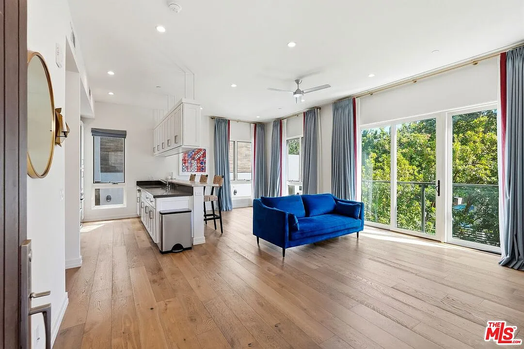 2 bed, 3.0 bath, 1600 sqft, $7,500 — Photo 2