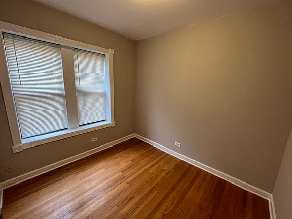 5th image of 6442 N Leavitt St #2WW