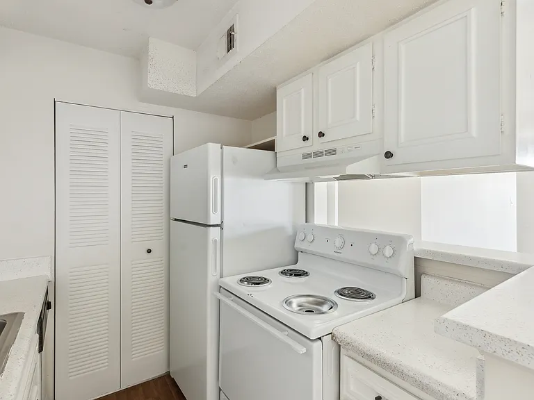 Overlook Apartments — Photo 12