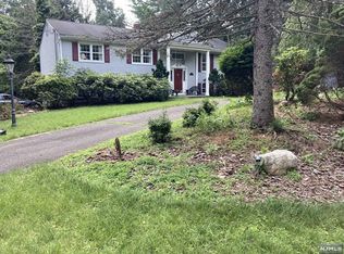 28 Brook Rd, Upper Saddle River, NJ 07458