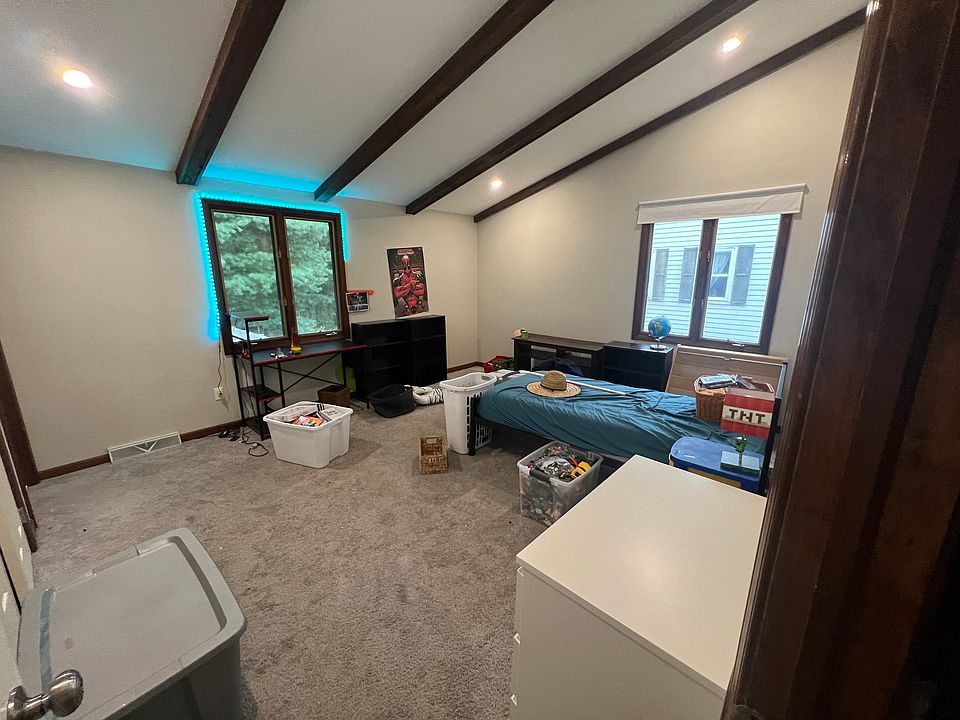 Primary bedroom w private bath