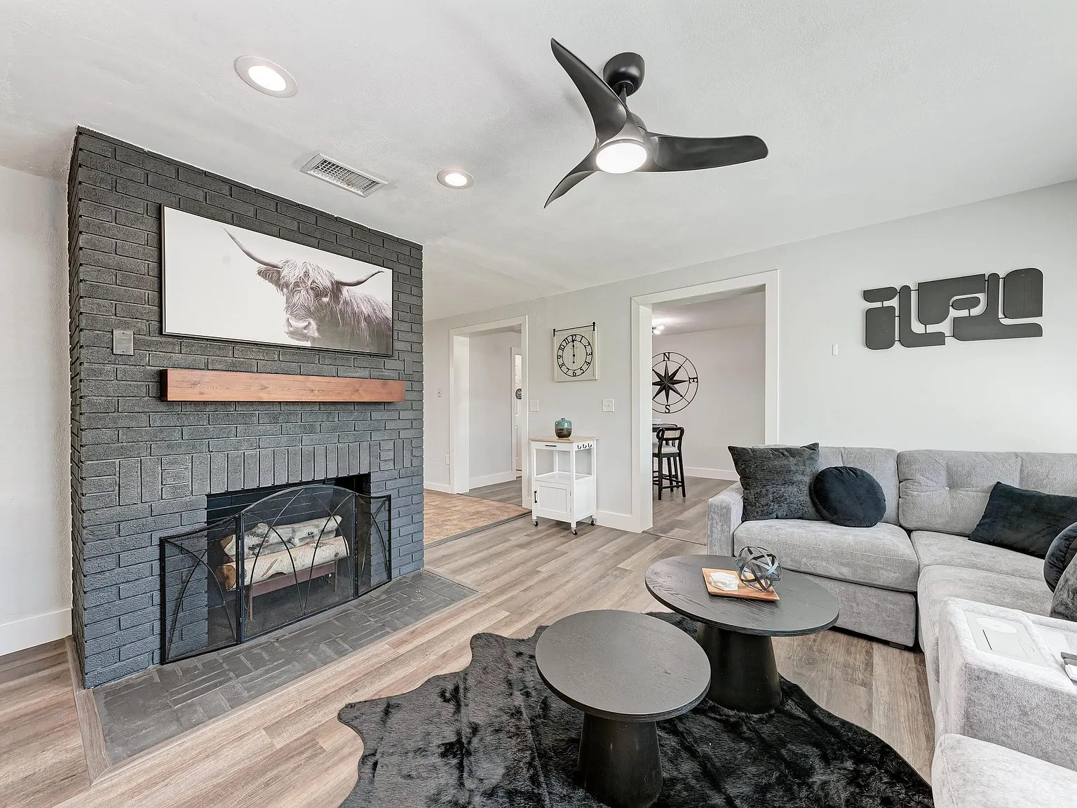2 bed, 1000 sqft, $3,000 — Photo 3