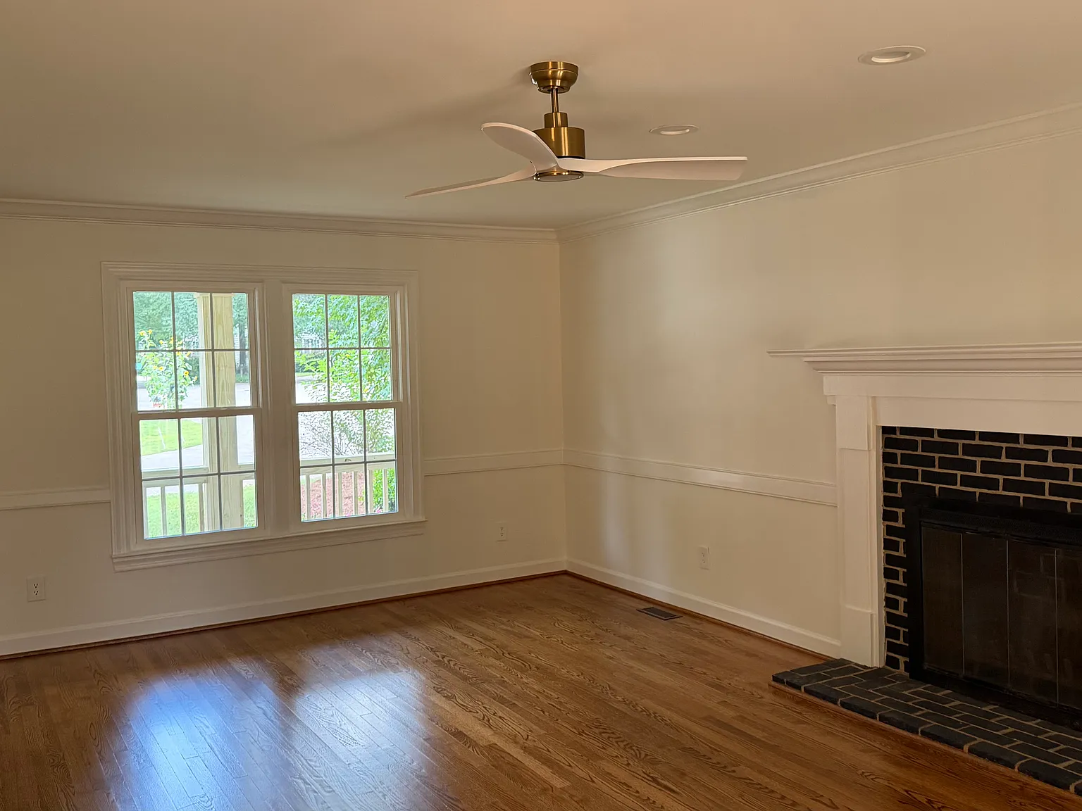 3 bed, 2.5 bath, 2400 sqft, $2,995 — Photo 4