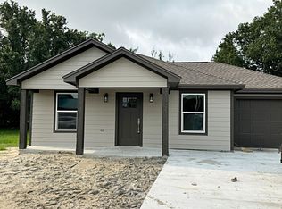 2038 7th St, High Island, TX 77623