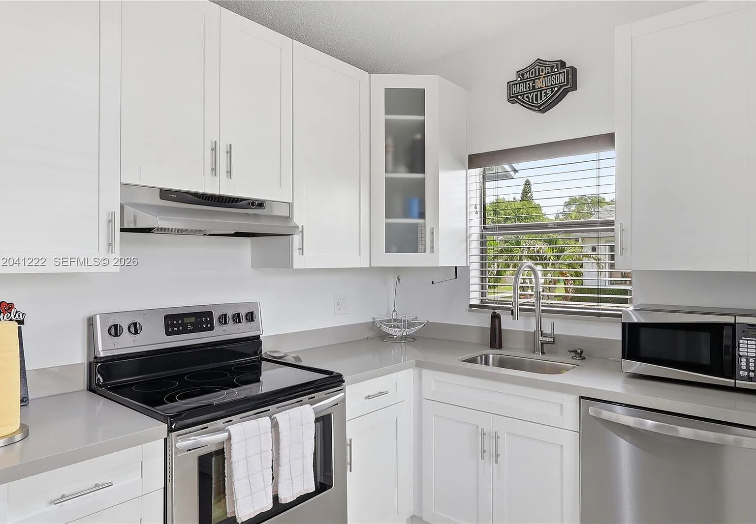 2 bed, 840 sqft, $2,650 — Photo 2
