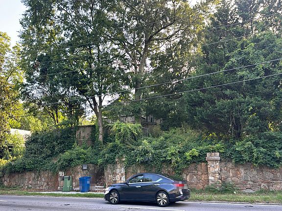 2nd image of 953 Moreland Ave SE
