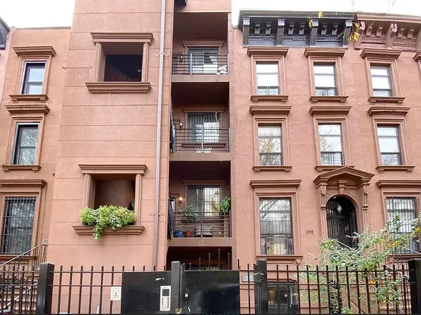 400 Franklin Avenue image 1 of 10