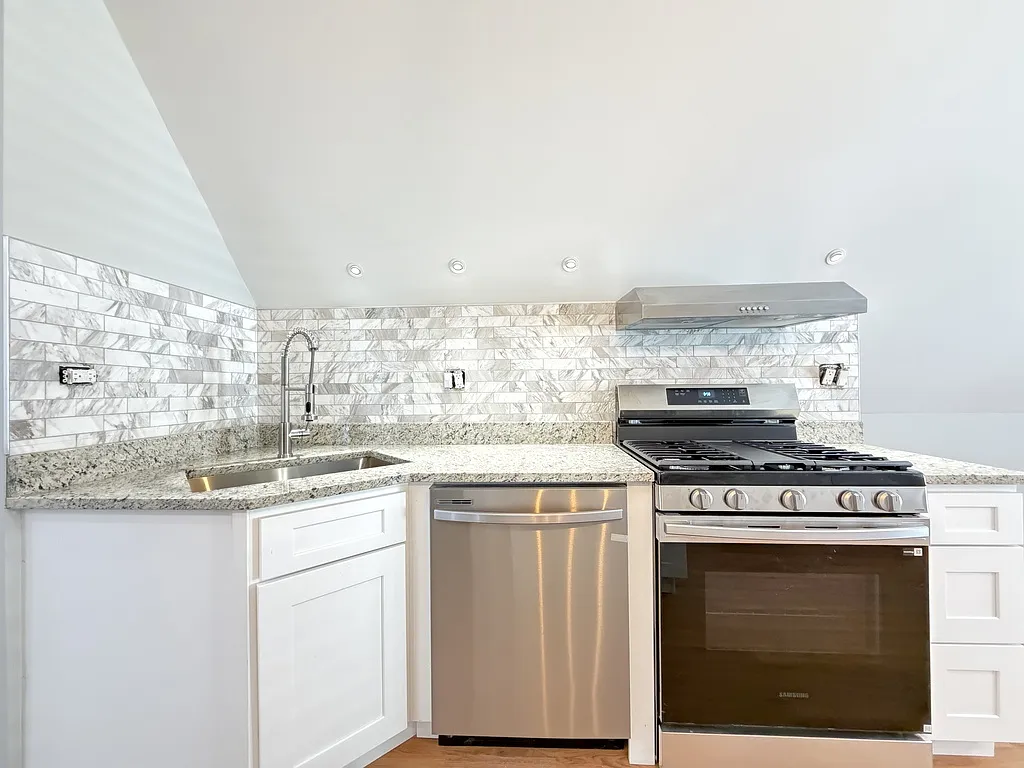 1 bed, 700 sqft, $2,395 — Photo 4
