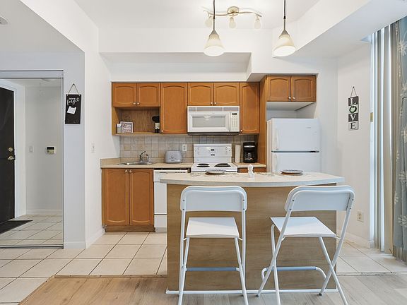 4th image of 18 Yonge St #2404