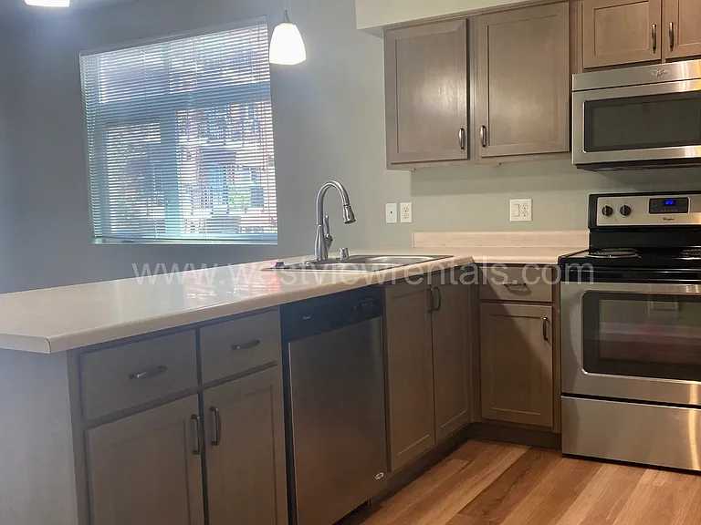203 E Laurel St — Photo 329