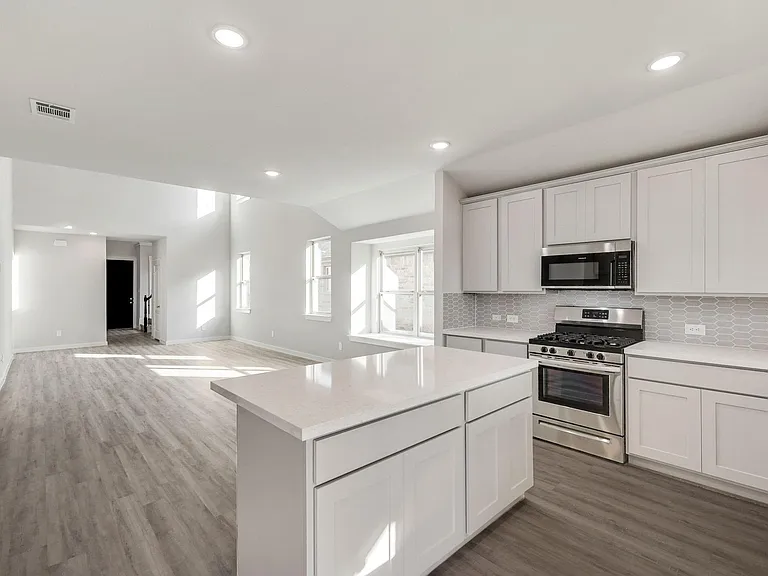 2907 Doggett Dr — Photo 12