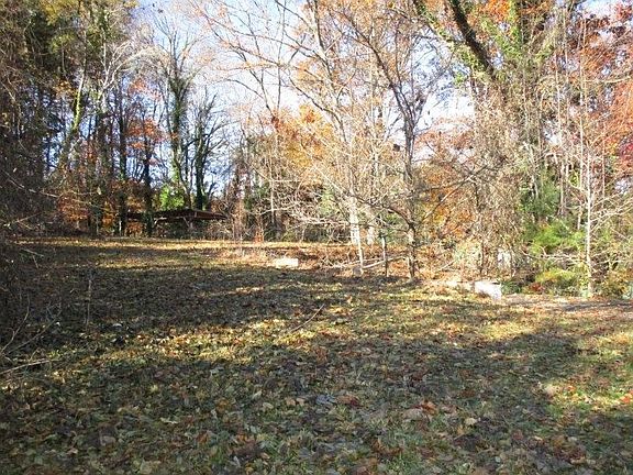 4th image of 1093 Lakeshore Dr