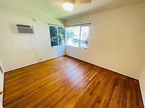 3rd image of 821 N Las Palmas Ave #827.5